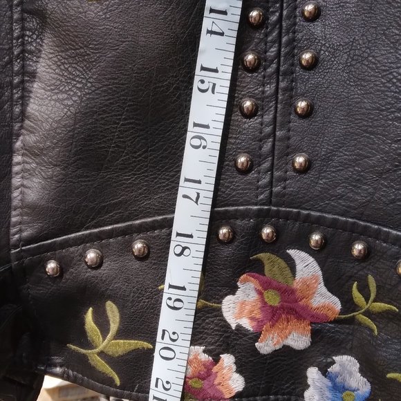 Embroidered leather jacket - Picture 8 of 9